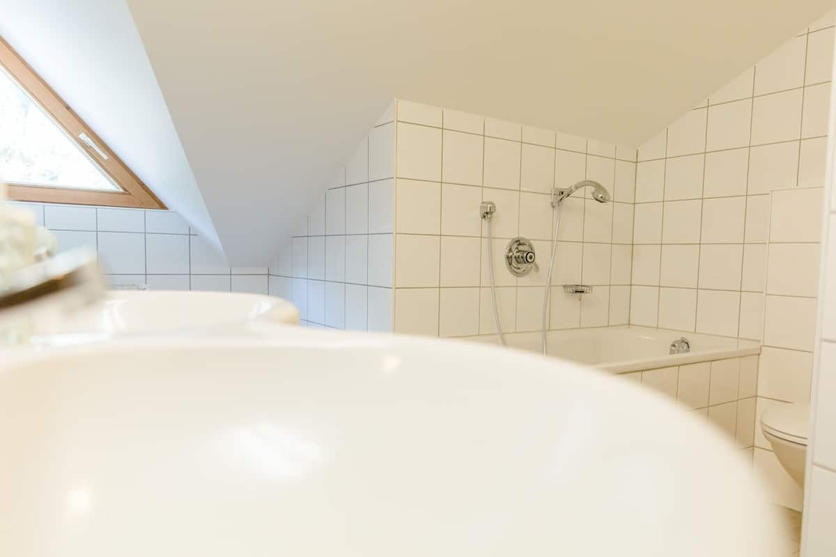 Apartment (6-9 Pax) | Bilik Mandi | Tab mandi dan pancuran berasingan, tab mandi mata air