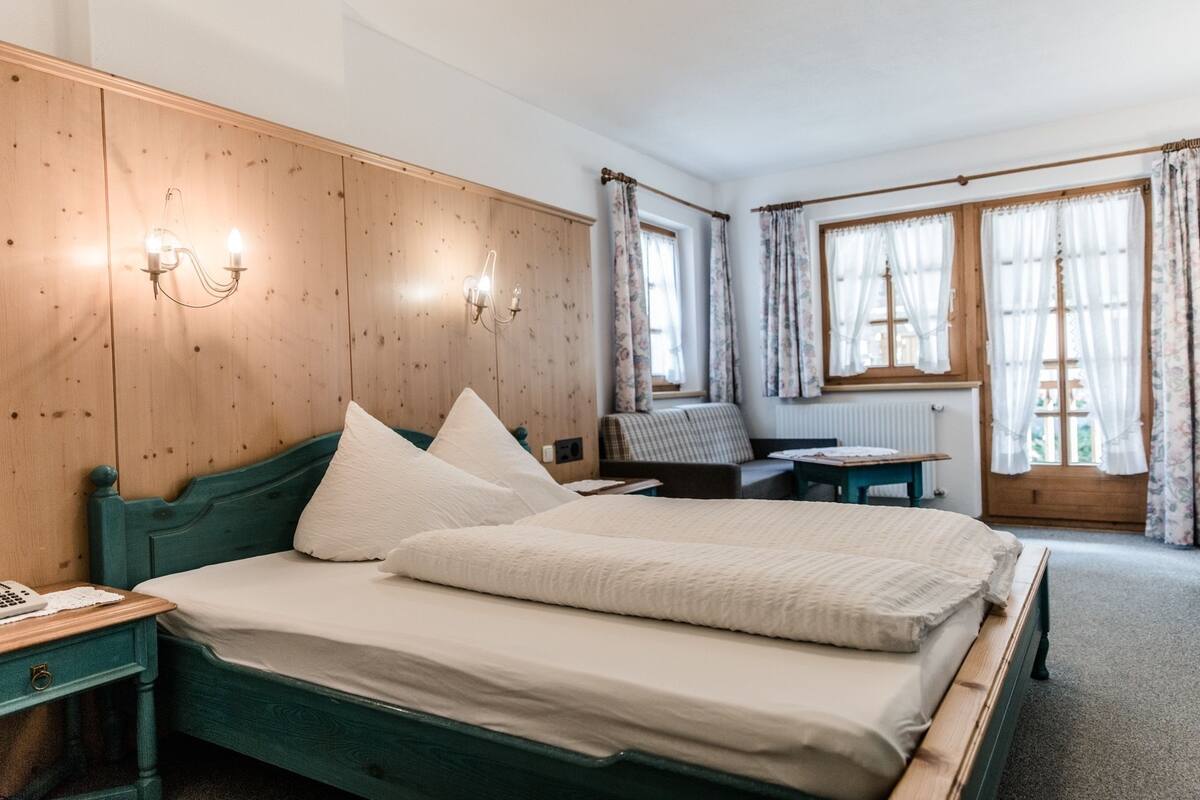 Double Room, 1 Katil Kelamin (Double) dengan Katil Sofa, Balcony | Peti besi dalam bilik, Wi-fi percuma, cadar katil