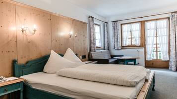 In-room safe, free WiFi, bed sheets