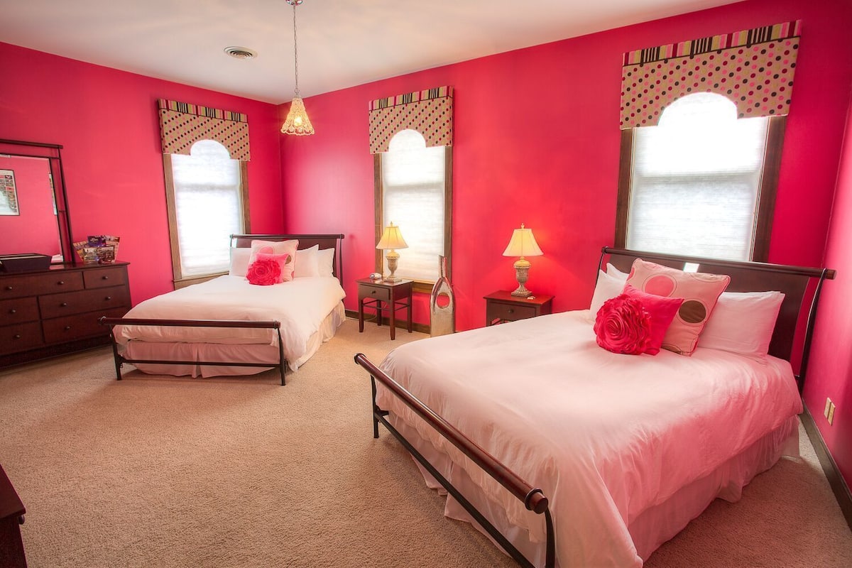 Kamar Quadruple, ensuite (Gala Pink Room)