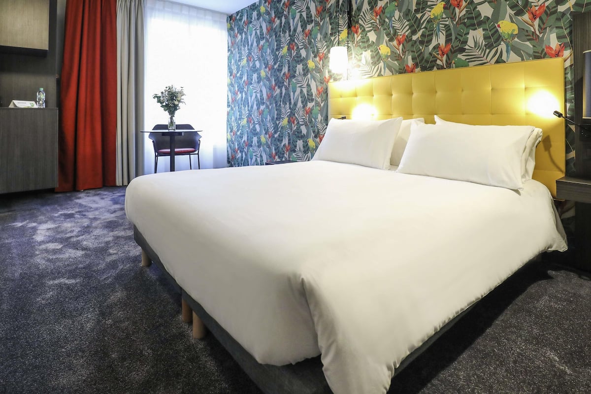 Kamar Standar, 1 Tempat Tidur Double | Meja kerja, ruang kerja ramah laptop, dan tirai kedap cahaya