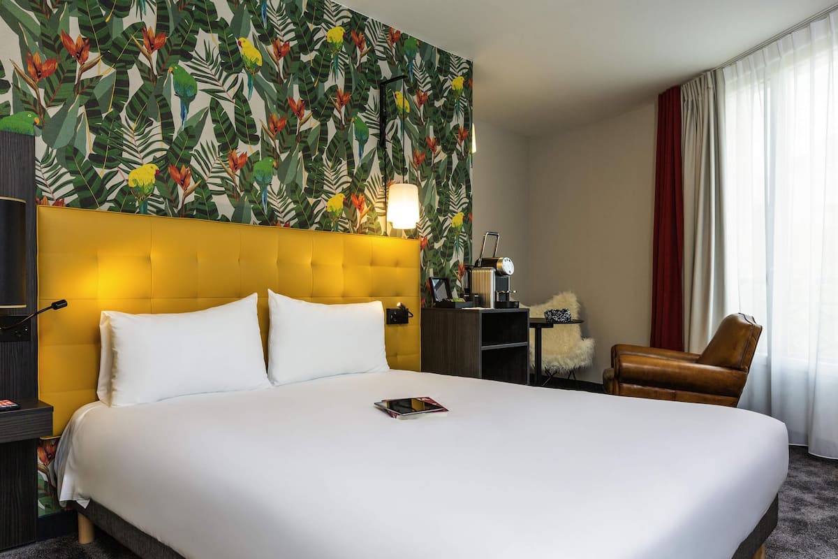 premium room, 1 double bed | desk, laptop workspace, blackout curtains, soundproofing