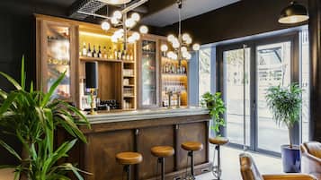 Bar (trong khuôn viên)