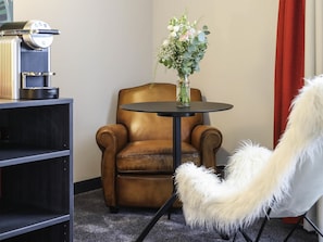 Premium Room, 1 Double Bed | Desk, laptop workspace, blackout drapes, soundproofing