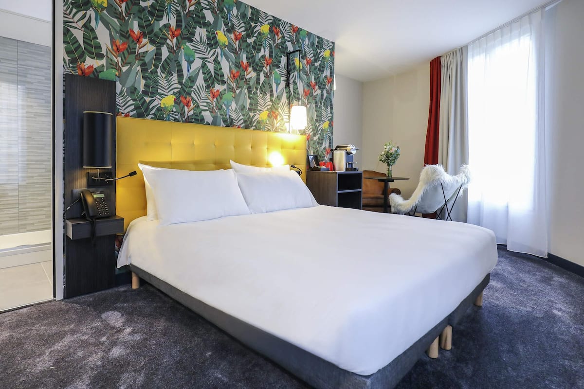 Desk, laptop workspace, blackout curtains, soundproofing