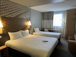 Triple Room, Multiple Beds | Premium bedding, pillowtop beds, individually furnished, desk