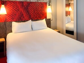 Premium bedding, pillow-top beds, individually furnished, desk - ibis Cahors (Cahors)