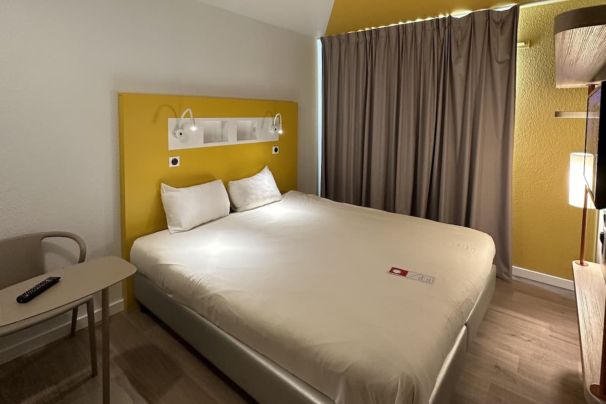 premium bedding, blackout curtains, soundproofing, free cots/infant beds