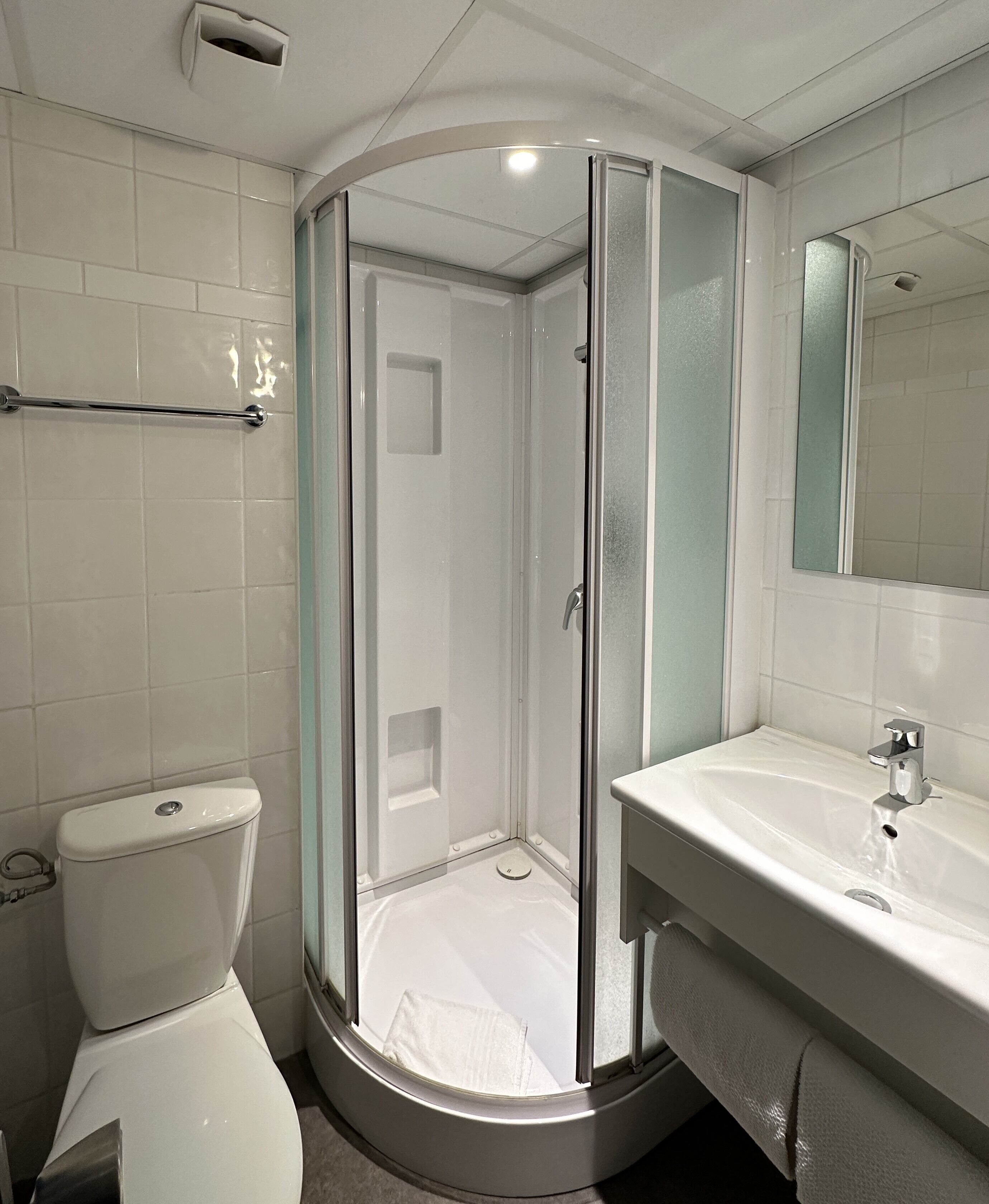 eco-friendly toiletries, towels