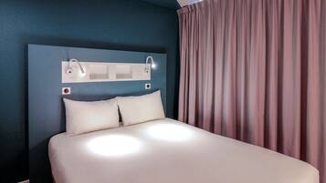1 bedroom, premium bedding, blackout curtains, soundproofing