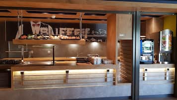 每日供應歐陸早餐 (每人 EUR14.5)