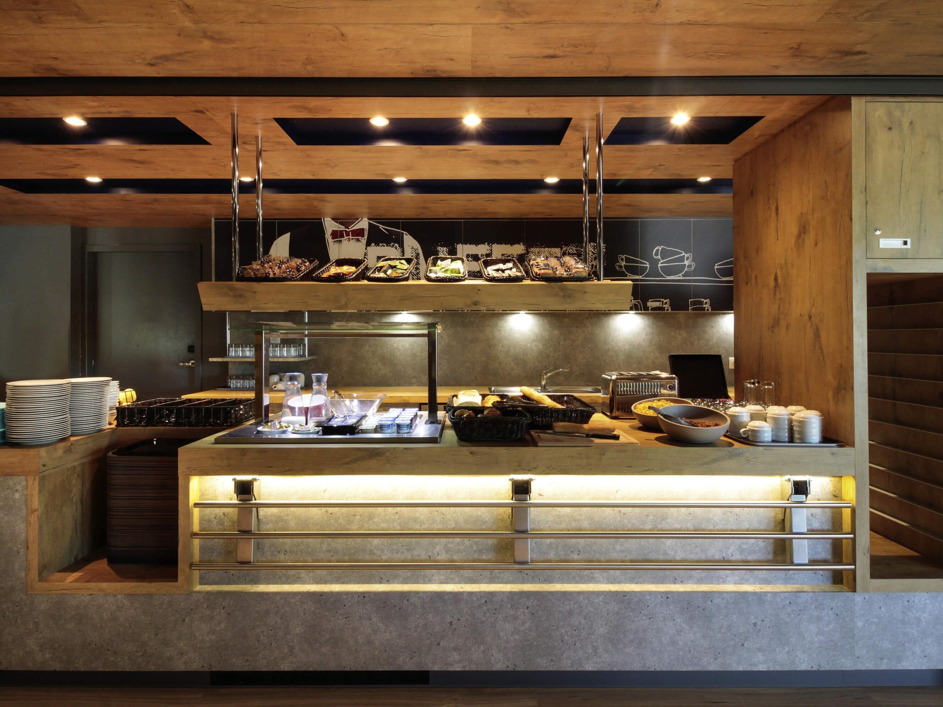 Dagelijks continentaal ontbijt (EUR 14.5 per persoon)