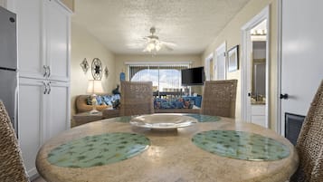 Condo, 2 habitaciones | Restaurantes