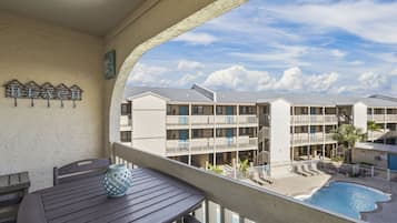 Condo, 2 Bedrooms | Outdoor dining