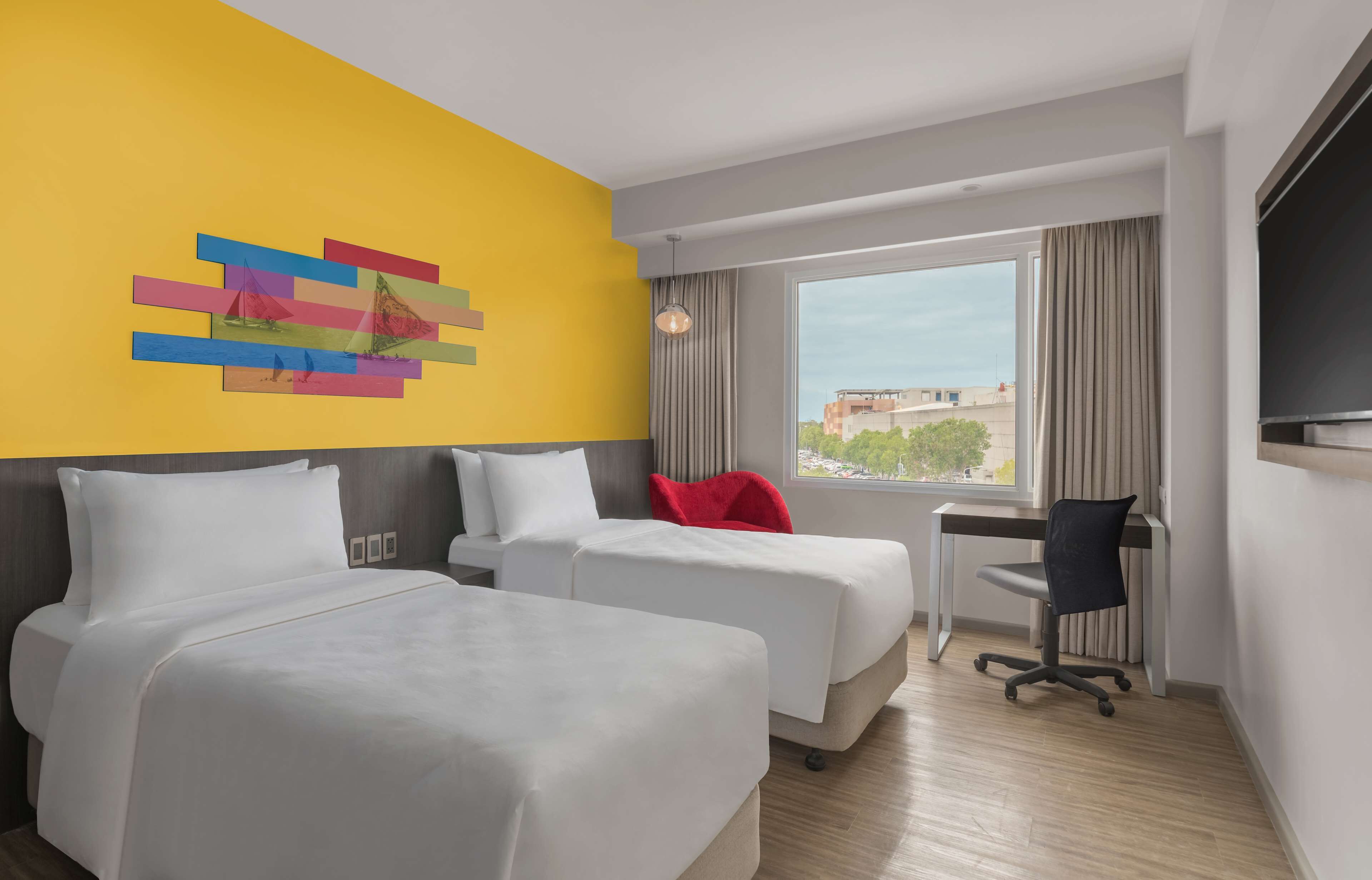 minibar, in-room safe, desk, laptop workspace