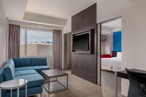 Suite (Room) | 1 bedroom, minibar, in-room safe, desk