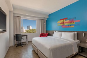 1 camera, minibar, una cassaforte in camera, una scrivania