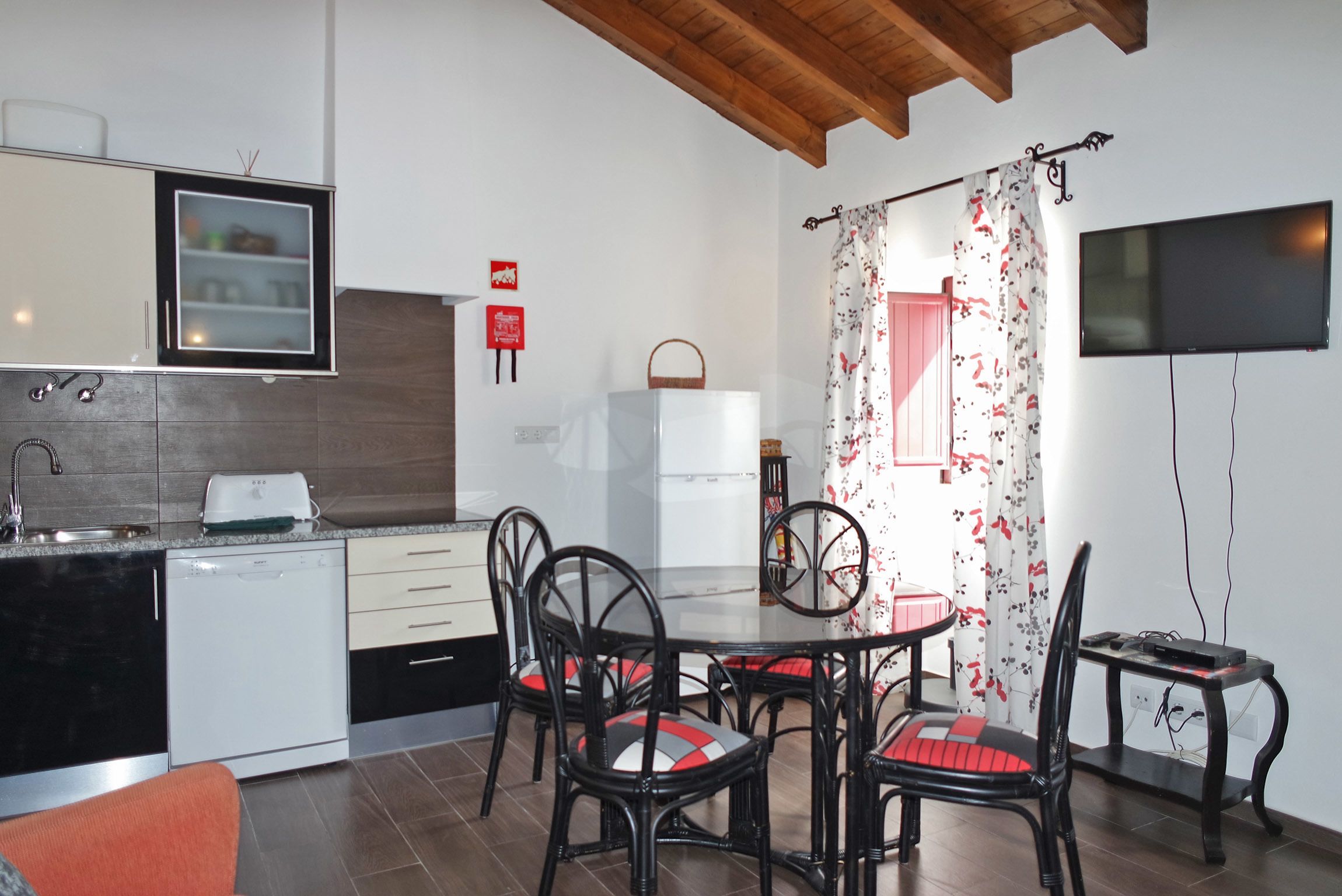 Departamento, 3 habitaciones, Terraza | Área de sala de estar | Televisión de pantalla plana 