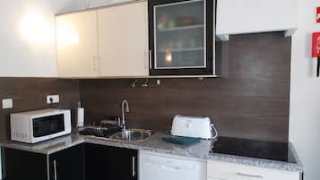 Apartment, 3 Bedrooms, Terrace | Private kitchenette | Full-sized fridge, microwave, stovetop, coffee/tea maker