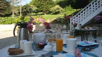 Free daily local cuisine breakfast