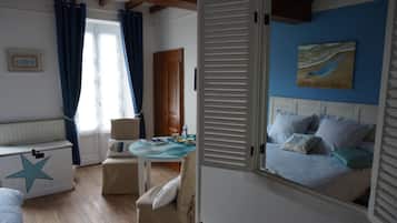 Family Room (Agapanthe) | Individually decorated, individually furnished, blackout drapes