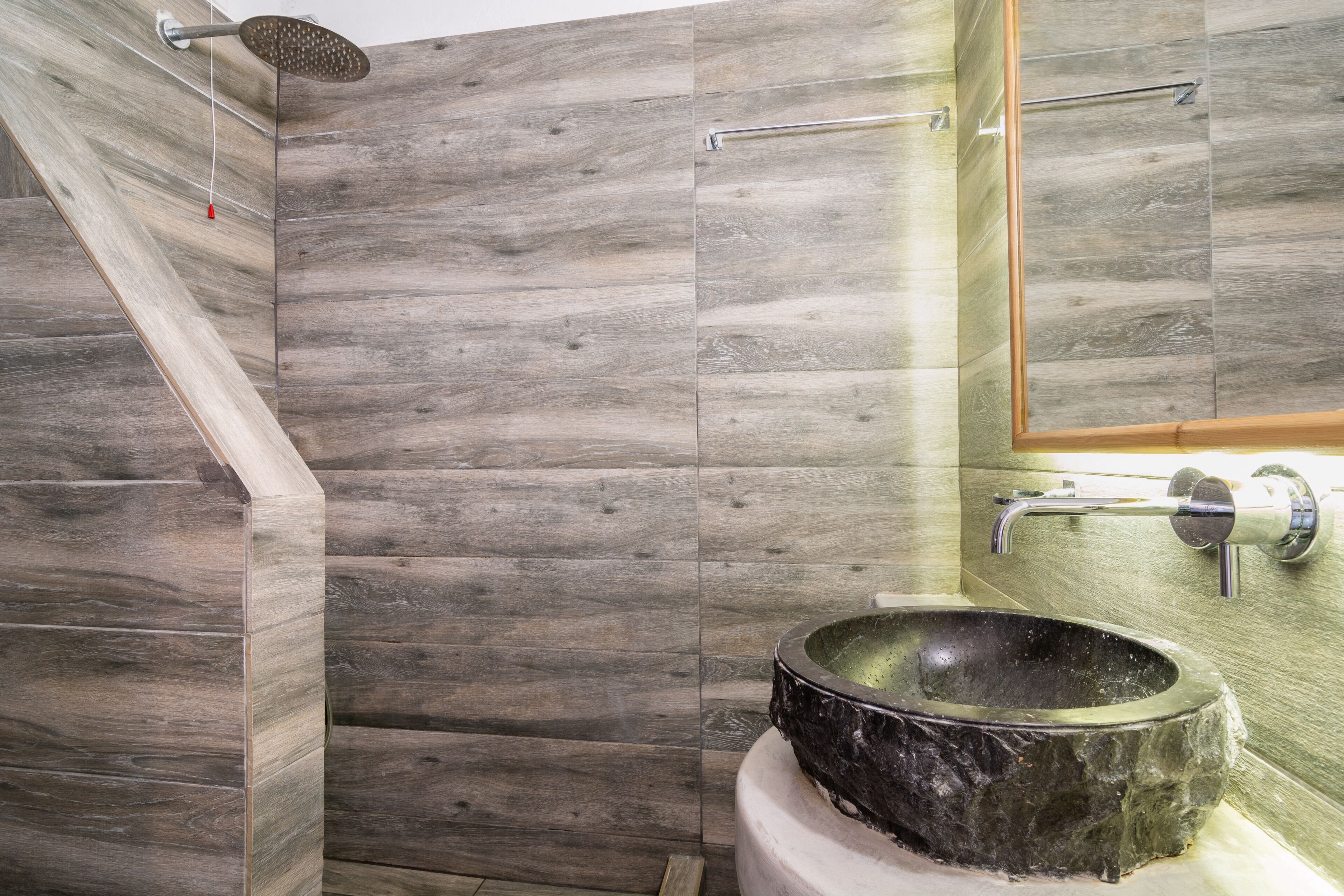 superior double room, sea view | bathroom | shower, free toiletries, hair dryer, towels