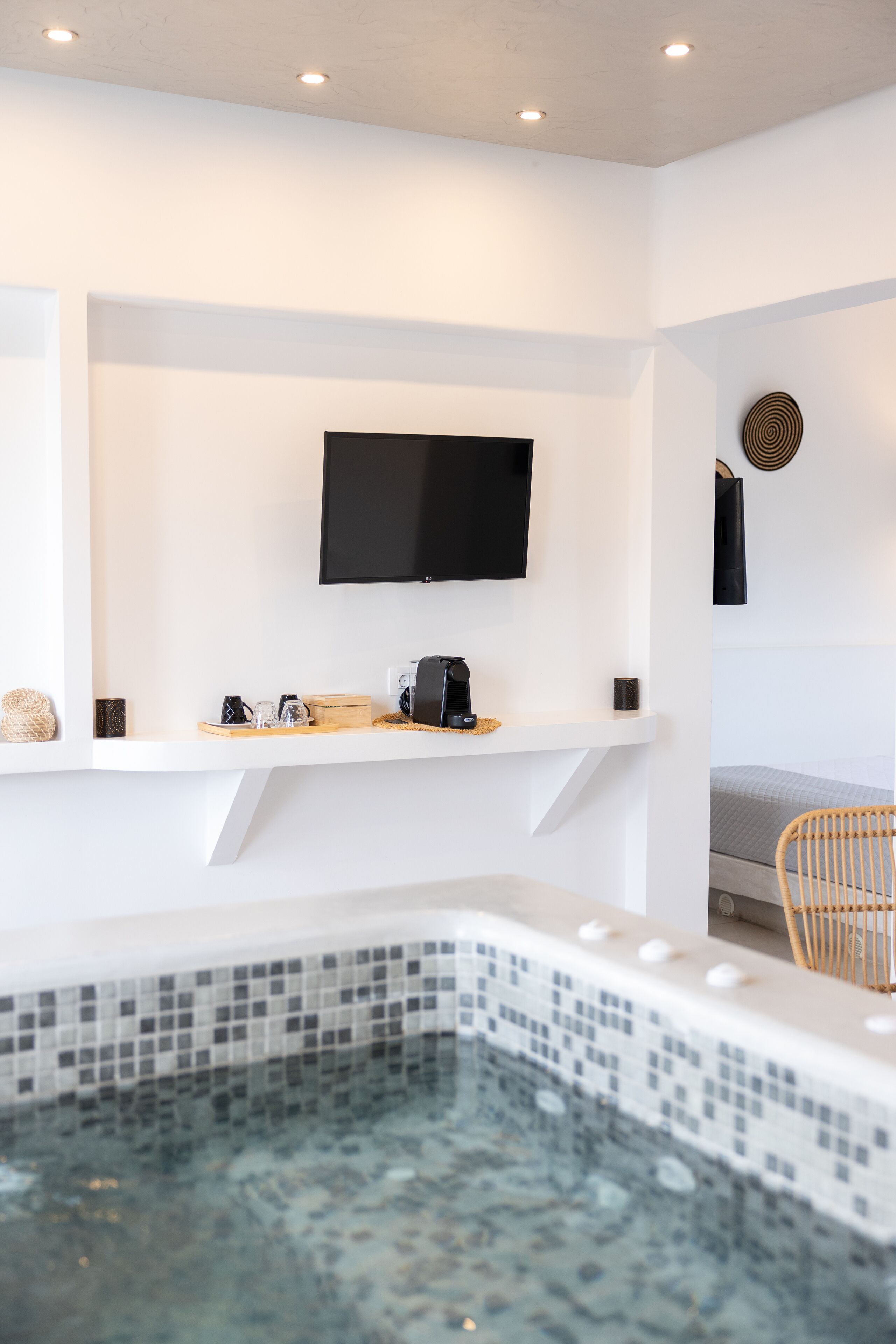Elegant Suite with indoor jetted tub and sea view | 客房內保險箱、獨特裝潢、布置獨特、隔音