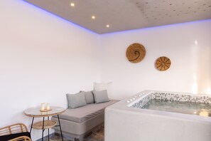 Elegant Suite with indoor jetted tub and sea view