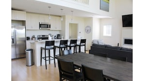 Design House, Multiple Beds, Golf View | Private kitchen | Full-sized fridge, microwave, oven, stovetop - Owl's Nest Resort (Thornton)