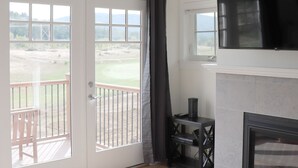 Flat-screen TV - Owl's Nest Resort (Thornton)