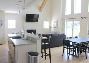 Design-Haus, Mehrere Betten, Blick auf den Golfplatz | Wohnbereich | Flachbildfernseher