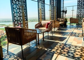 3 restauranter, frokost, lunsj og middag serveres, internasjonale retter