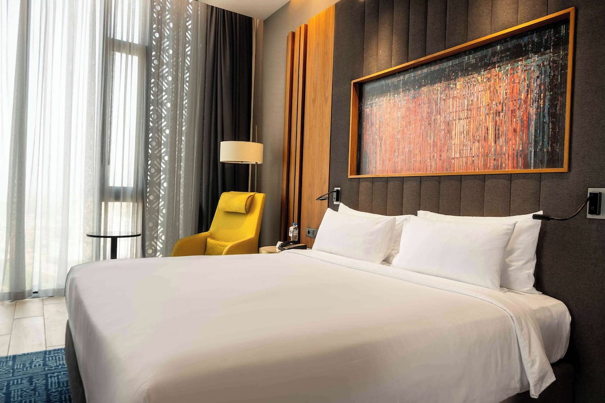 Executive Suite, 1 Bedroom (Lounge Acc) | 1 bedroom, down comforters, memory foam beds, minibar