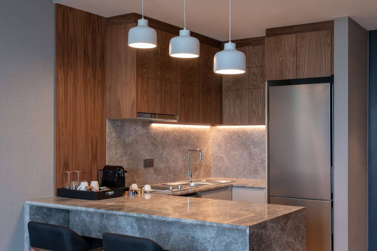 room, 1 bedroom, kitchenette | room amenity