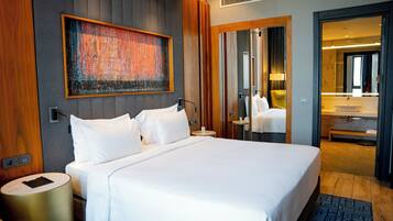 Executive Suite, 1 Bedroom (Lounge Acc) | 1 bedroom, down comforters, memory foam beds, minibar