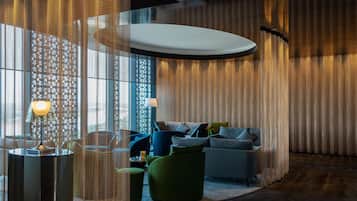 3 restaurantes; se sirven desayunos, almuerzos y cocina internacional