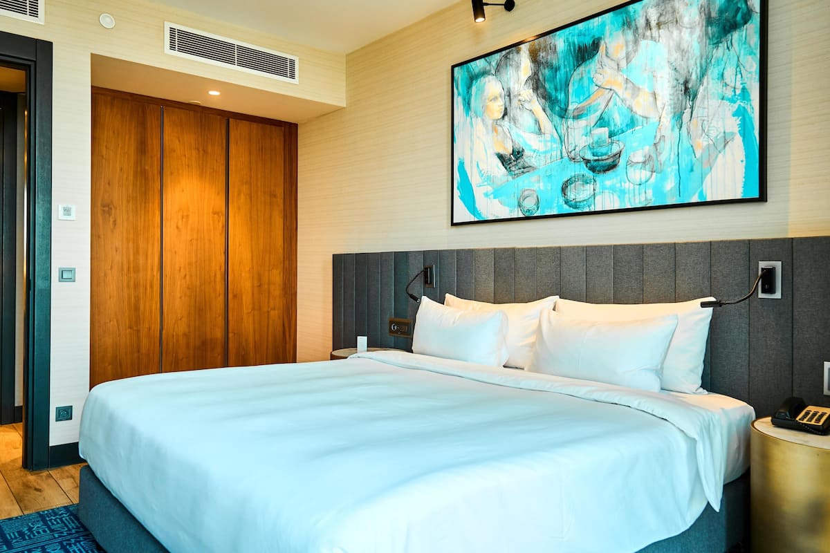 Rom, 1 soverom, tekjøkken | 1 soverom, dundyner, memory foam-senger og minibar