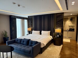 1 dormitorio, edredones de plumas, colchones viscoelásticos y minibar