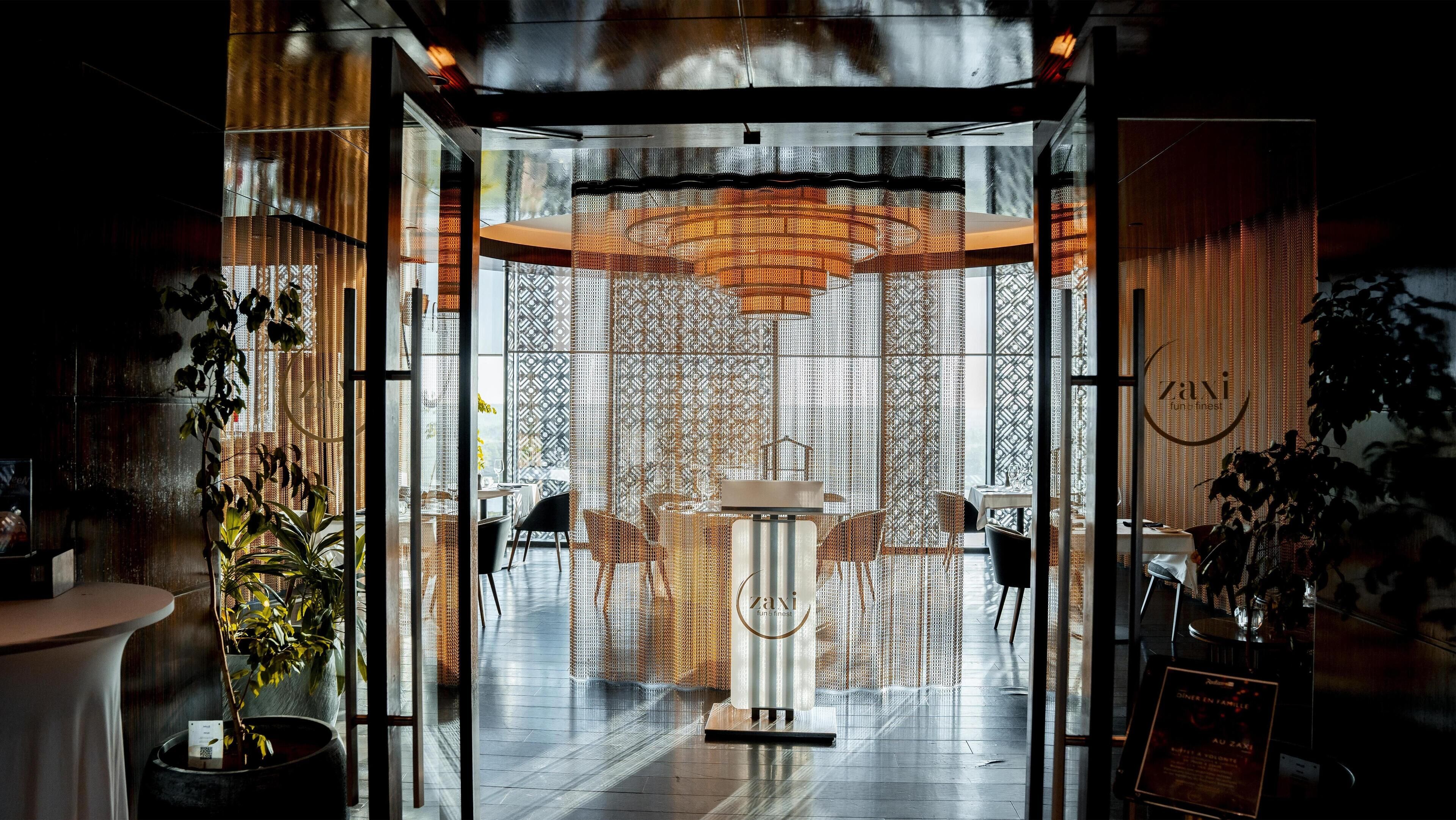 3 restaurantes; se sirven desayunos, almuerzos y cocina internacional 