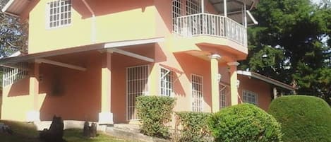 Fachada da propriedade