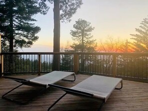 Terrace/patio - The Fireside Inn (Idyllwild)