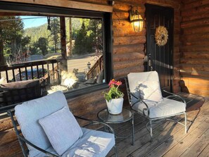 Terrace/patio - The Fireside Inn (Idyllwild)