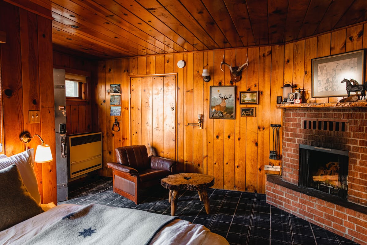 Pinyon | 1 bedroom, individually decorated, individually furnished, desk