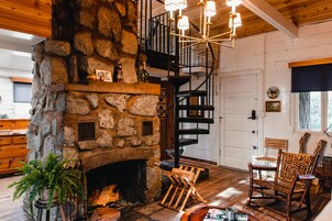 Decoración personalizada, muebles diferentes y escritorio 