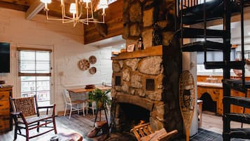 Sequoia | Individually decorated, individually furnished, desk, laptop workspace