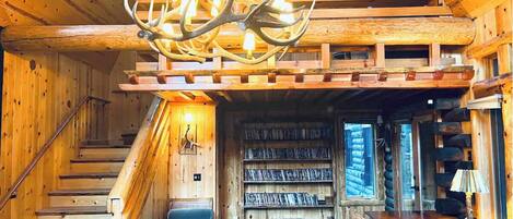 Deluxe Room | 1 bedroom, individually decorated, individually furnished, desk