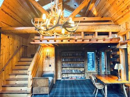 Decoración personalizada, muebles diferentes y escritorio 