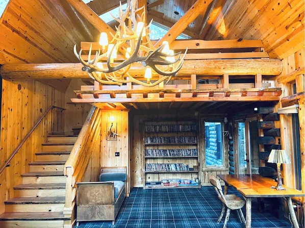 Deluxe Room | Desk, laptop workspace, WiFi (free), individually decorated