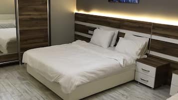 Business Room, Jetted Tub | 1 bedroom, Egyptian cotton sheets, premium bedding, down comforters