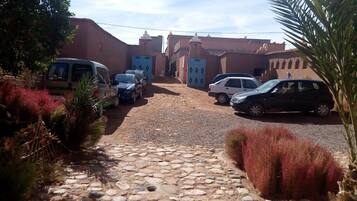 Parking gratuit, parking avec voiturier